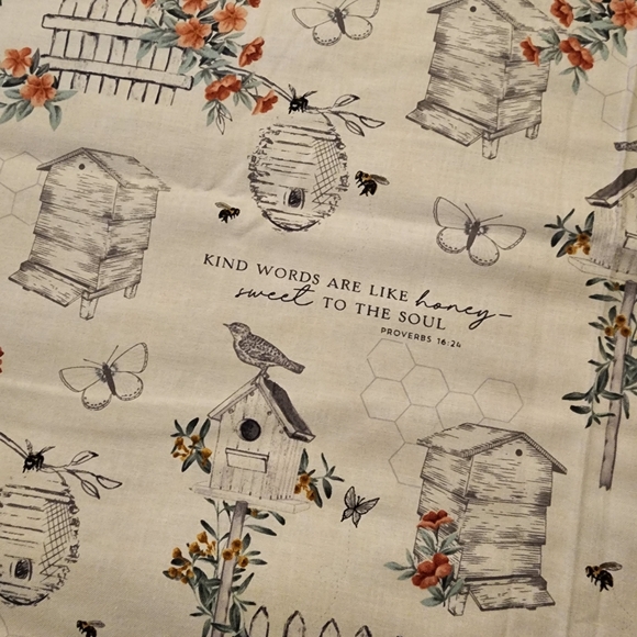 Birds and bees quilt - Picture 1 of 4